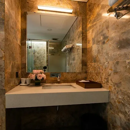 Skyrise Comfort Hotel & Suites With Pool & High-Speed Elevators-2