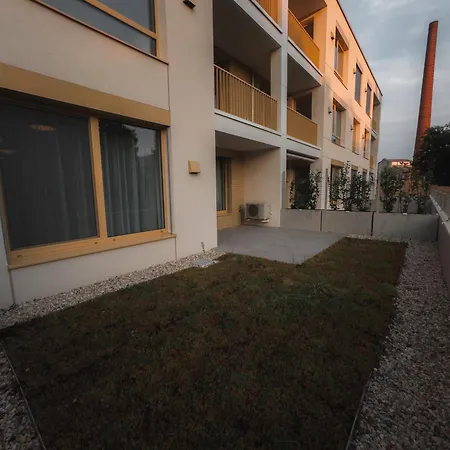 Klimatizovany Apartman V Parku So Zahradou A Garazovym Parkovanim-3