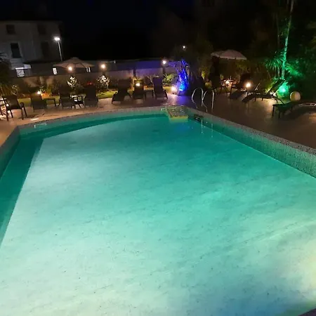 The Devon Court-2