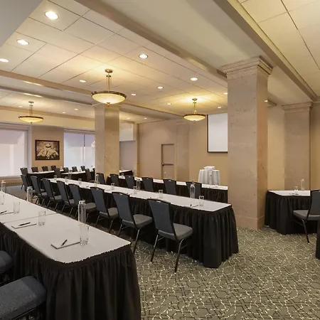 Hilton Garden Inn Indianapolis Downtown-2