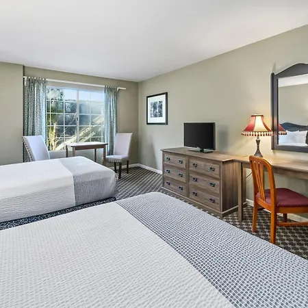 Cambria Pines Lodge-3