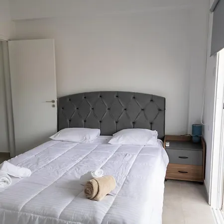 Modern City Stay - Renovated Apartment Near Finikoudes Beach-3