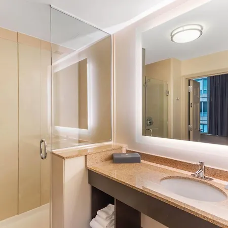 La Quinta Inn & Suites By Wyndham Chicago Downtown-2