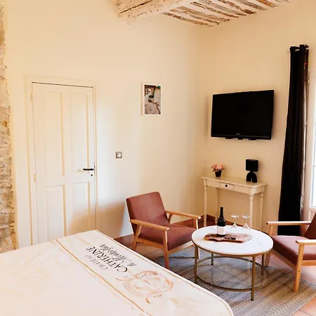 Chateau Catherine De Montgolfier - B&B Et Gites - Piscine - Domaine Viticole Bio Avec Degustation-3