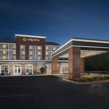 La Quinta Inn & Suites By Wyndham Downtown Asheville-3