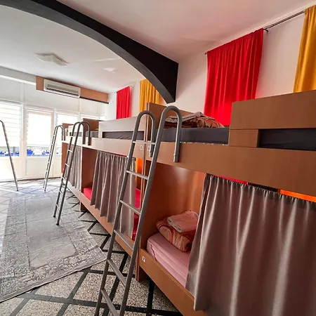 Hostel Backpackers-3