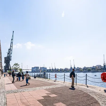 Spacious Excel London Apartment With Balcony, River View And Parking Sleeps 8-3