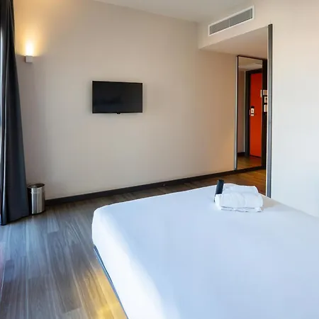 Easyhotel Barcelona Fira-3