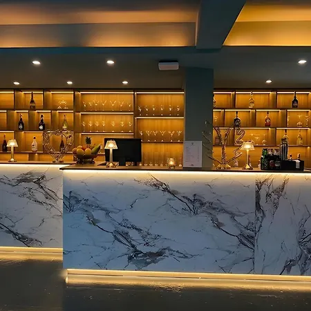 Clover Hotel Monivong-3
