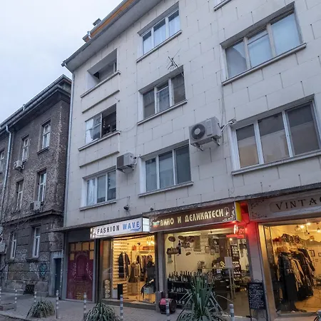 Designer 1Bdr Apartment On Hristo Belchev Str-3