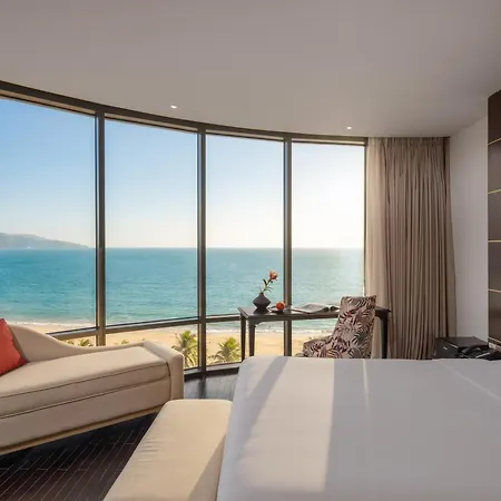 Holiday Beach Hotel Danang-2