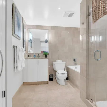 Heaven On Washington Fully Furnished Apartments-3