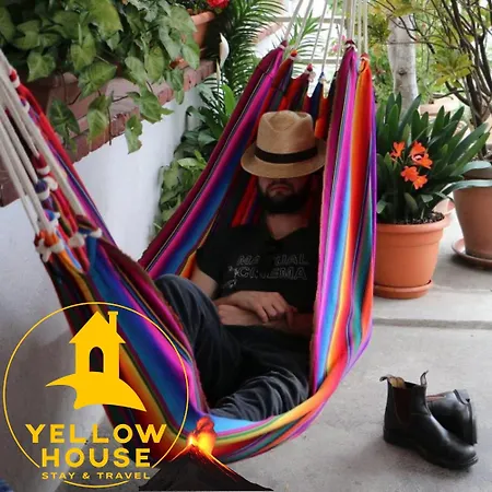 Yellow House Hostel B&B-2