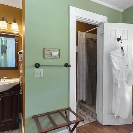 Casablanca Inn On The Bay- Exclusively For Guests 21 & Over-3