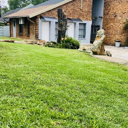 Host Hub Guest House Edenvale-3
