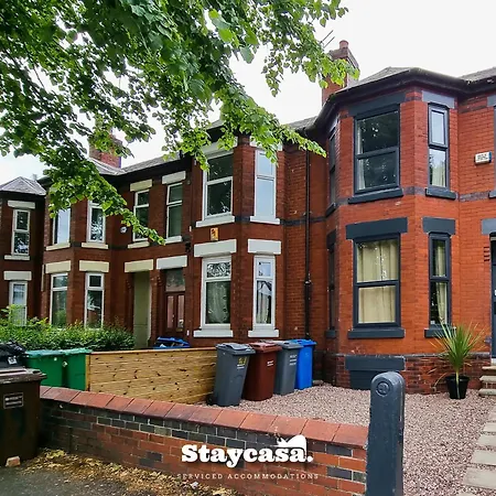 Spacious 5Br Home In Leafy Withington-3