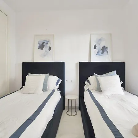 Apartamento Con Enorme Terraza En Complejo Con Piscina En Nueva Andalucia - Lorcrimar-3