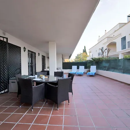 Apartamento Con Enorme Terraza En Complejo Con Piscina En Nueva Andalucia - Lorcrimar-2