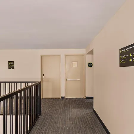 B&B Hotel Jacksonville Airport - Newly Renovated!-2