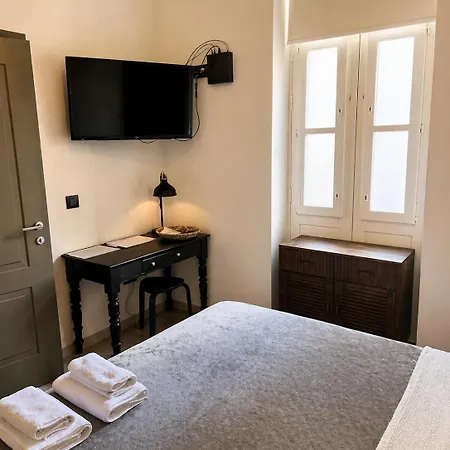 Dahlia Apartment Private Garden Escape Stylish Townhouse In Paola-3