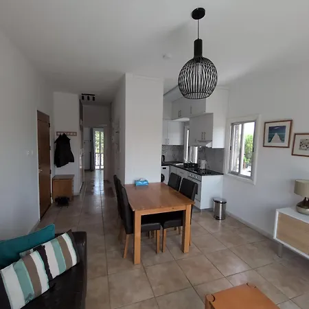 Cosy Sunny One Bedroom Apartment-2