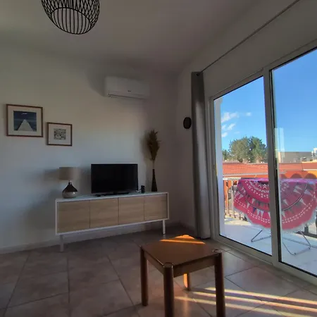 Cosy Sunny One Bedroom Apartment-3