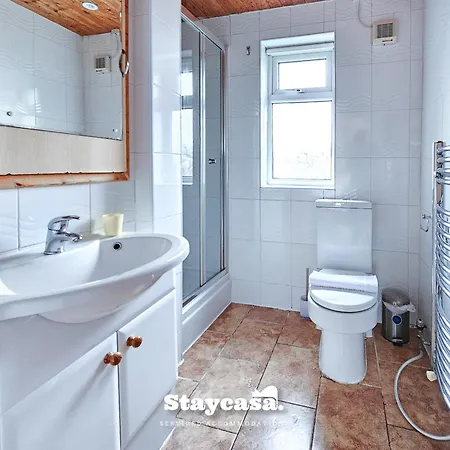 Large 6Br Manchester House Free Parking & Wifi-3