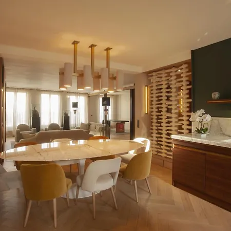 Luxueux Appartement Avec Balcon, Champs Elysees-2
