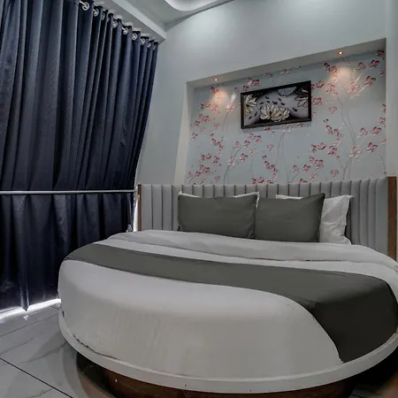 Hotel Paris Plaza-3