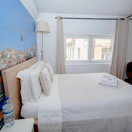 Large 1-Bedroom 1 Doble Bed 1 Sofa Bed 1 Bathroom Duplex Apartment Prime Lisbon Location-3