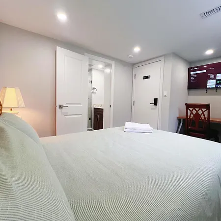 Cozy & Modern Ensuite Basement Rooms - Steps To Subway & Downsview Rogers Stadium-2