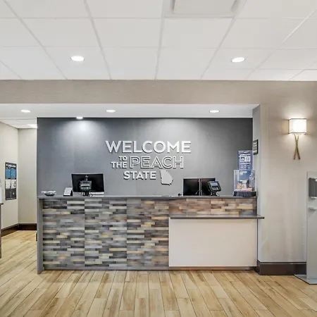 Hampton Inn & Suites Augusta West-3