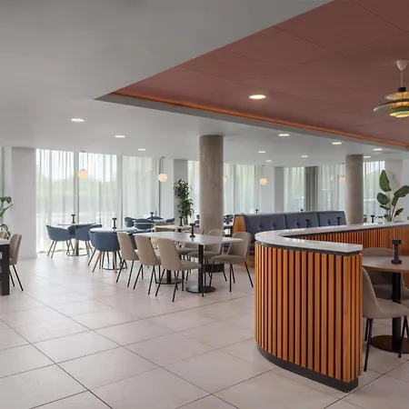 Hampton By Hilton London Stansted Airport-3