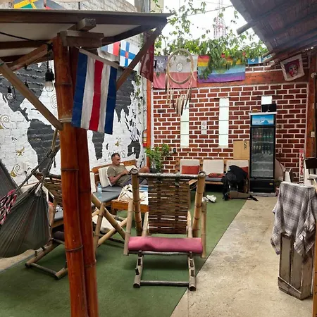 Wally'S House Mancora-2