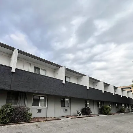 Econo Lodge Calgary Motel Village-3