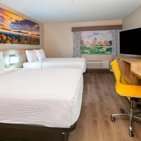 Days Inn & Suites By Wyndham San Antonio North/Stone Oak-3