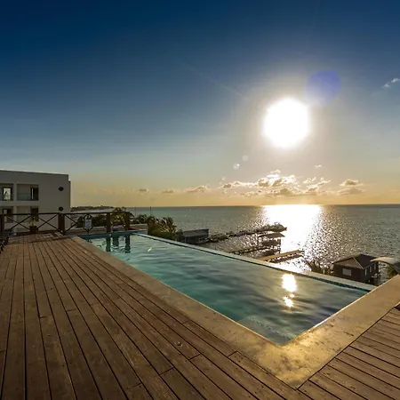 Sandbar Beachfront Hotel & Hostel Restaurant-3