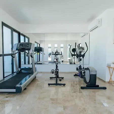 Beautiful Apartment Top Location!-2