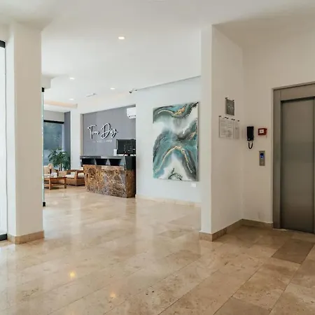 Beautiful Apartment Top Location!-3