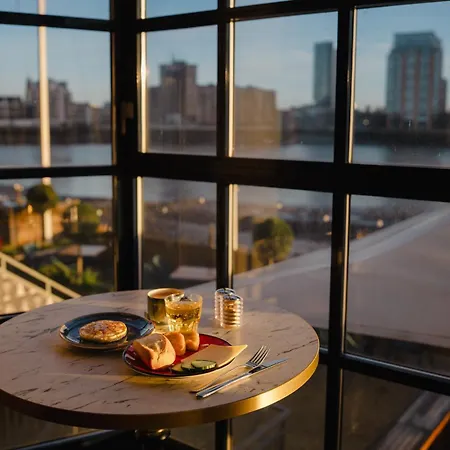 A&O London Docklands Riverside-2