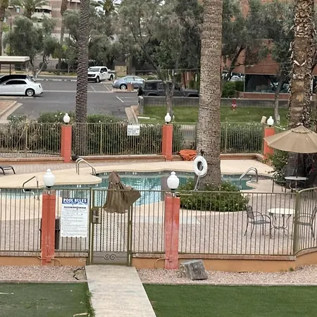 Howard Johnson By Wyndham Phoenix Airport/Downtown Area-3