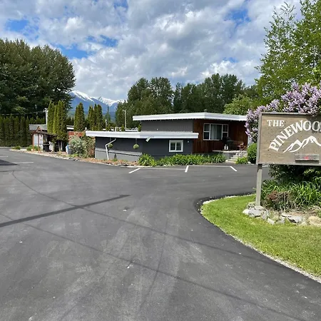 Pinewood Inn-3
