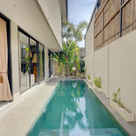 Stylish 4Br Villa With Private Pool In Batu Bolong-2