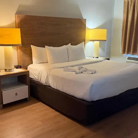 Quality Inn & Suites By The Parks-2