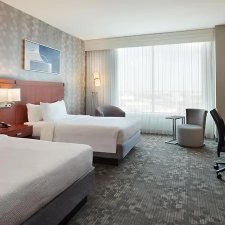 Courtyard By Marriott Ottawa East-2
