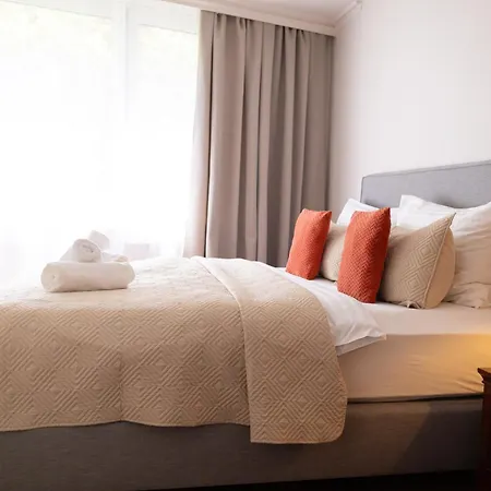 Hotel Attache-3