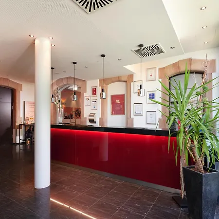 Novina Hotel Tillypark-2