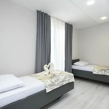 Sunny Day Luxury Holiday Apartments-2