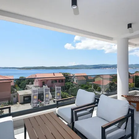 Sunny Day Luxury Holiday Apartments-3