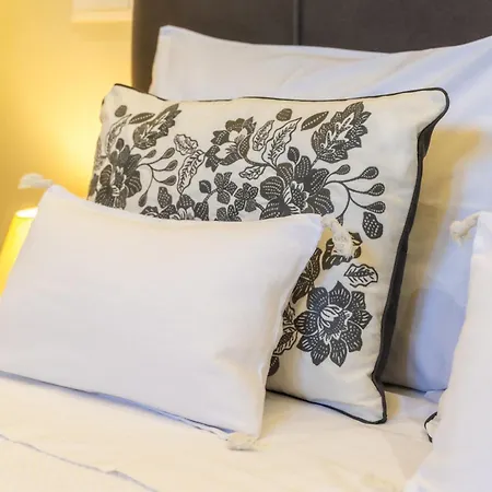 Hidden Luxury Residence 2Br With Terrace-2